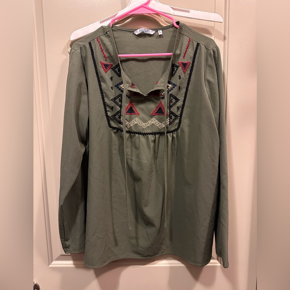 Green long sleeve tie v-neck